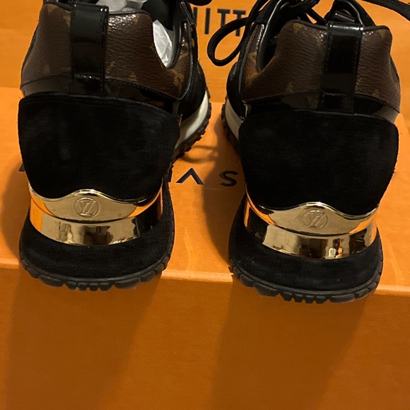 Louis Vuitton Sneakers - Picture 4 of 5